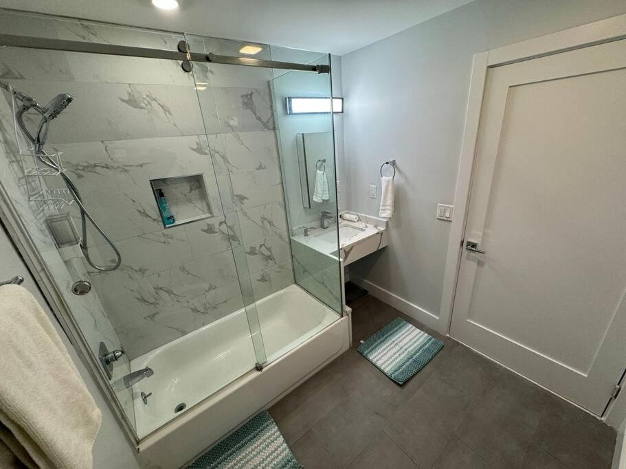 The Elegant Suite - 2Br With Great Amenities แพเทอร์สัน ภายนอก รูปภาพ