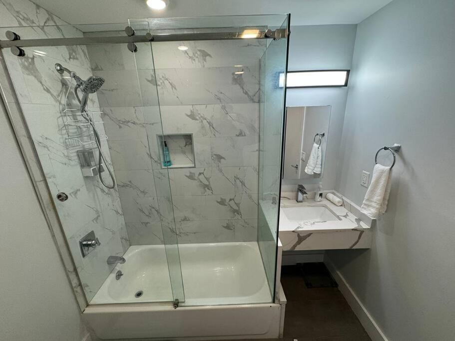 The Elegant Suite - 2Br With Great Amenities แพเทอร์สัน ภายนอก รูปภาพ